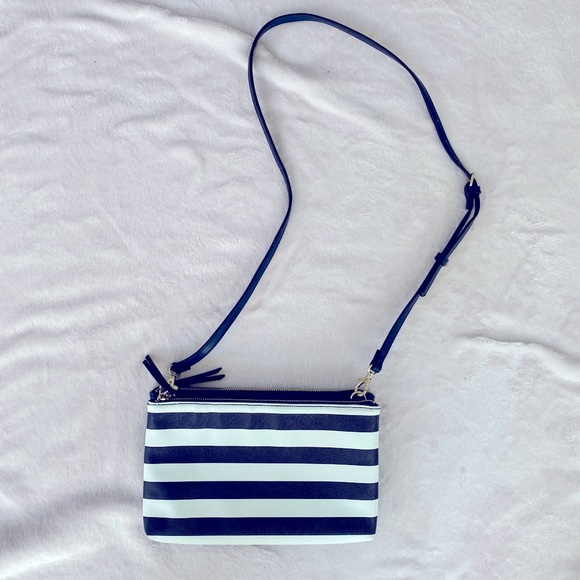 Market & Spruce Handbags - NWOT Market & Spruce Crossbody Bag